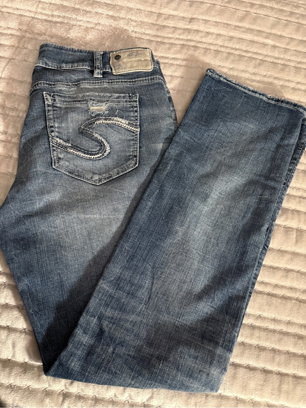 Silver Jeans Women's Straight Leg in Medium Blue Wash
